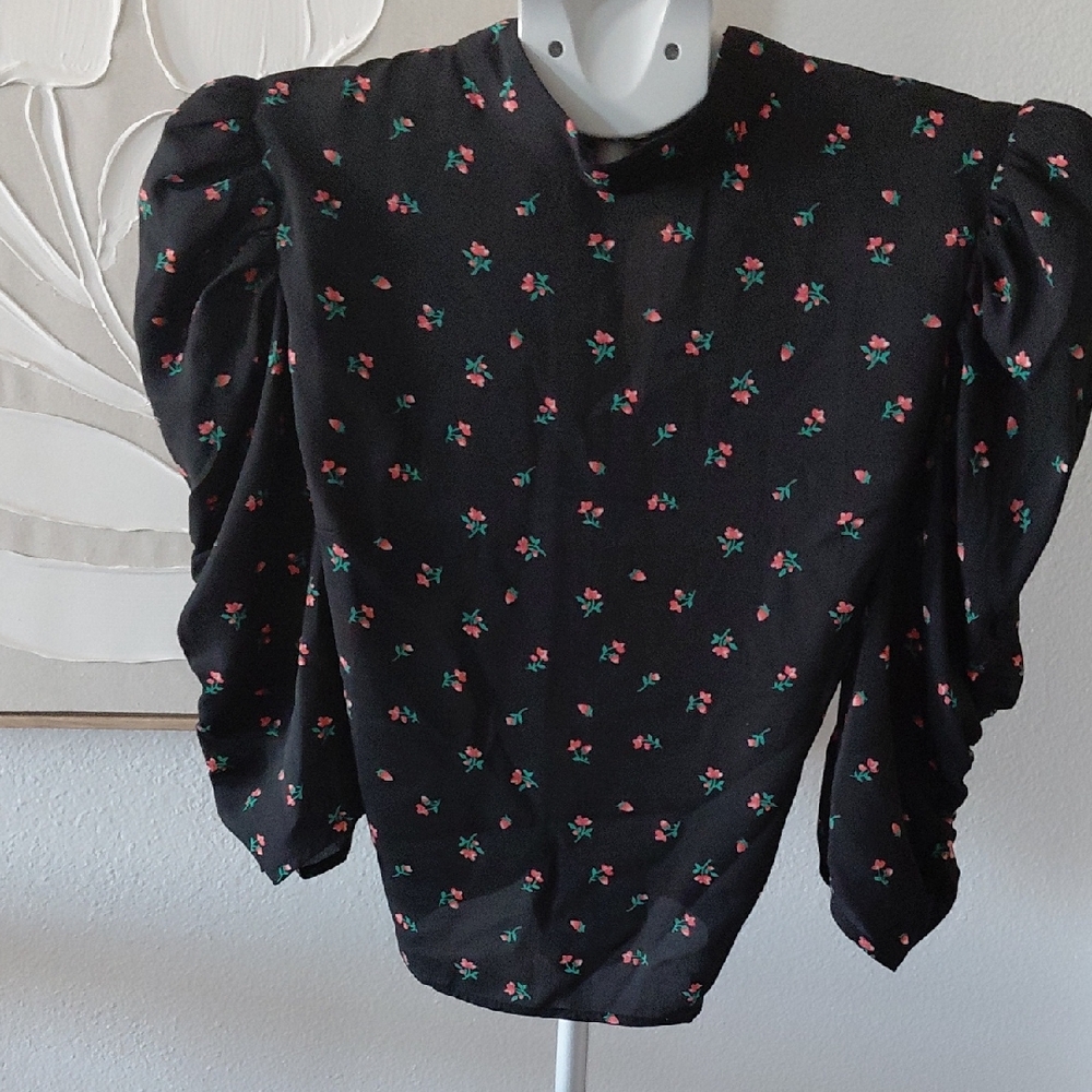 Forever 21 Black Floral Blouse with Puff Sleeves